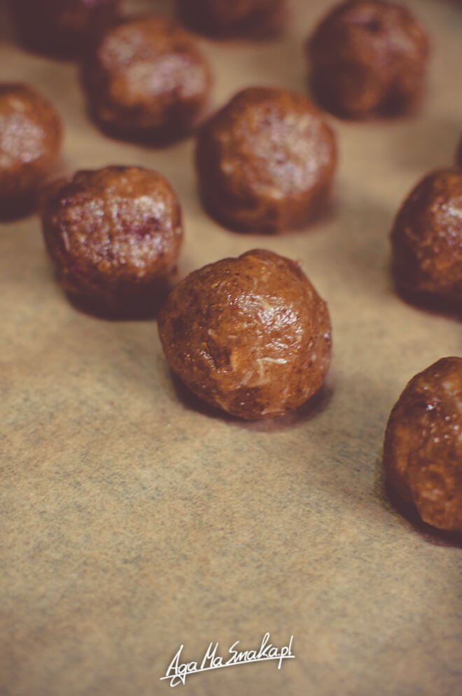 slodkie-kuleczki-daktylowe-zdrowe-slodycze-1