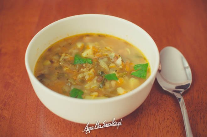 Zupa-wiosenna-z-kiełkami-straczkow-i-cebulowym-smaczkiem-przepis-1