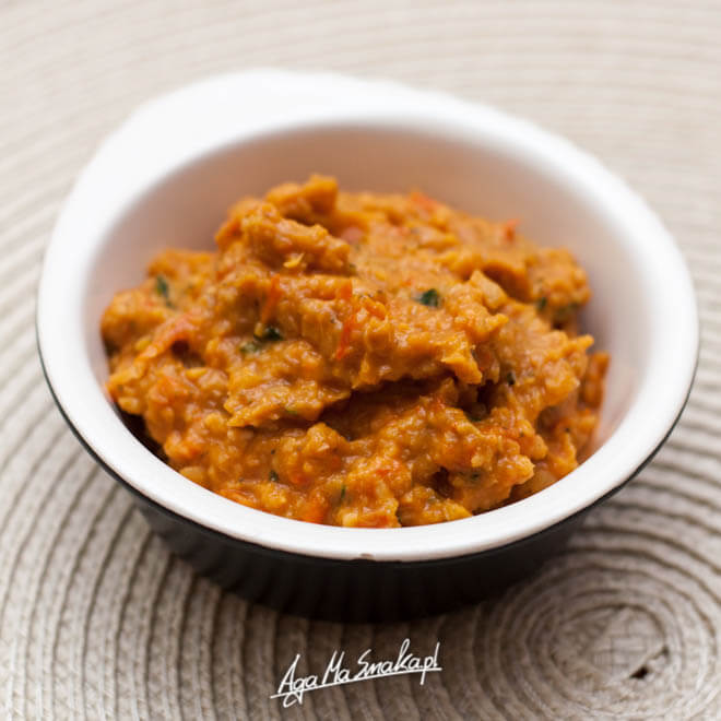 bezglutenowa-pasta-z-ciecierzycy-i-papryki-przepis-1