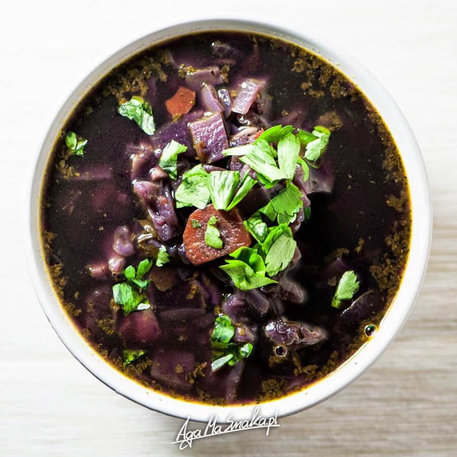 10 pomysłów na lekkie i zdrowe zupy warzywne wegańska zupa z czerwonej kapusty