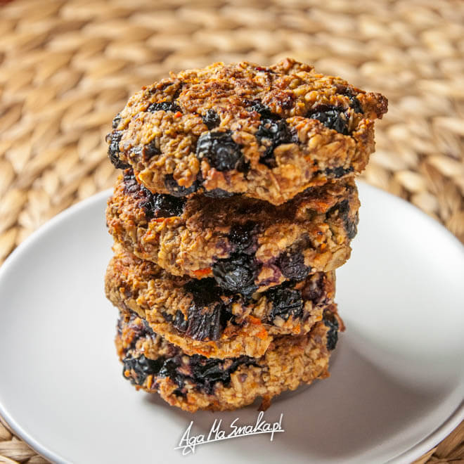 Ciastka-owsiano-migdalowe-z-aronią-z-aronia-bez-cukru-zdrowe-1