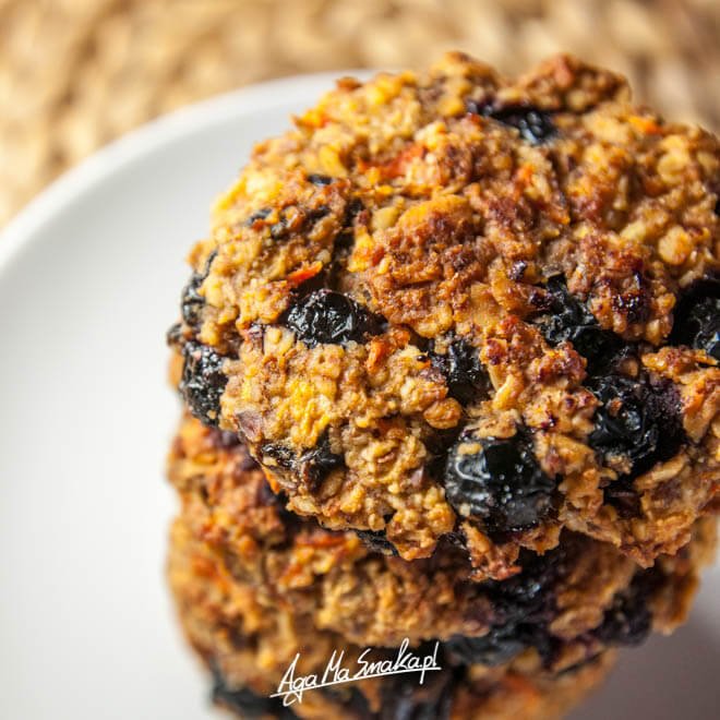 Ciastka-owsiano-migdalowe-z-aronią-z-aronia-bez-cukru-zdrowe-3