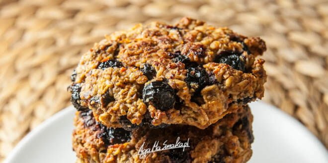 Ciastka-owsiano-migdalowe-z-aronią-z-aronia-bez-cukru-zdrowe-5