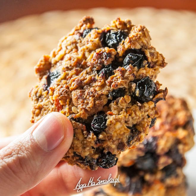 Ciastka-owsiano-migdalowe-z-aronią-z-aronia-bez-cukru-zdrowe-7