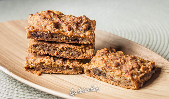Zdrowe batony bezcukrowe z płatkami owsianymi i suszonymi śliwkami