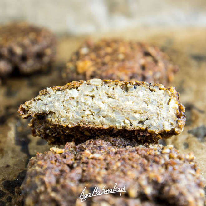 wegańskie kotlety z pieczarkami, słonecznikiem i gryką