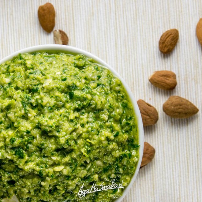 migdalowe-pesto-z-pietruszka-zdrowe-4