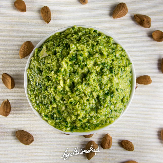 migdalowe-pesto-z-pietruszka-zdrowe-5