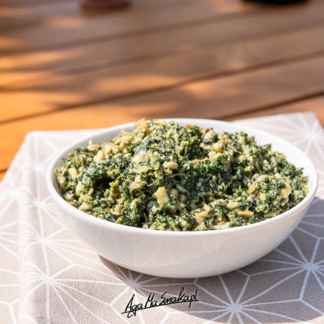 pesto-z-pokrzywa-slonecznikiem-nerkowcami-zdrowe-szybkie-danie-4