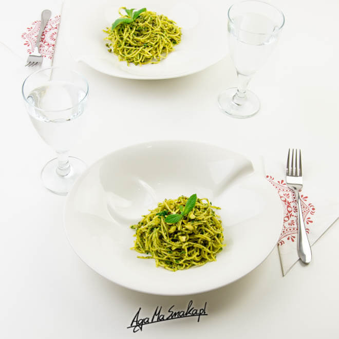 weganskie-ekspresowe-spaghetti-z-pistacjowo-mietowym-pesto-14