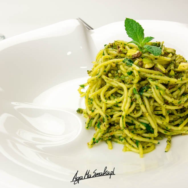 weganskie-ekspresowe-spaghetti-z-pistacjowo-mietowym-pesto-17