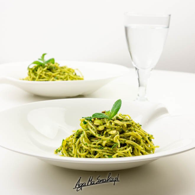 weganskie-ekspresowe-spaghetti-z-pistacjowo-mietowym-pesto-3