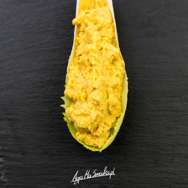 jak-zrobic-domowy-hummus-z-pieczona-marchewka-2