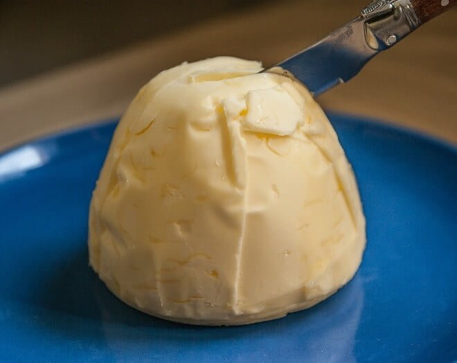 czy masło jest zdrowe? niezdrowe i zdrowe tłuszcze w kuchni