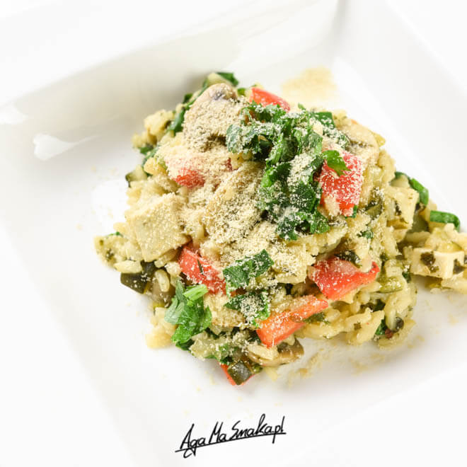 wegańskie risotto z płatkami drożdżowymi zamiast parmezanu