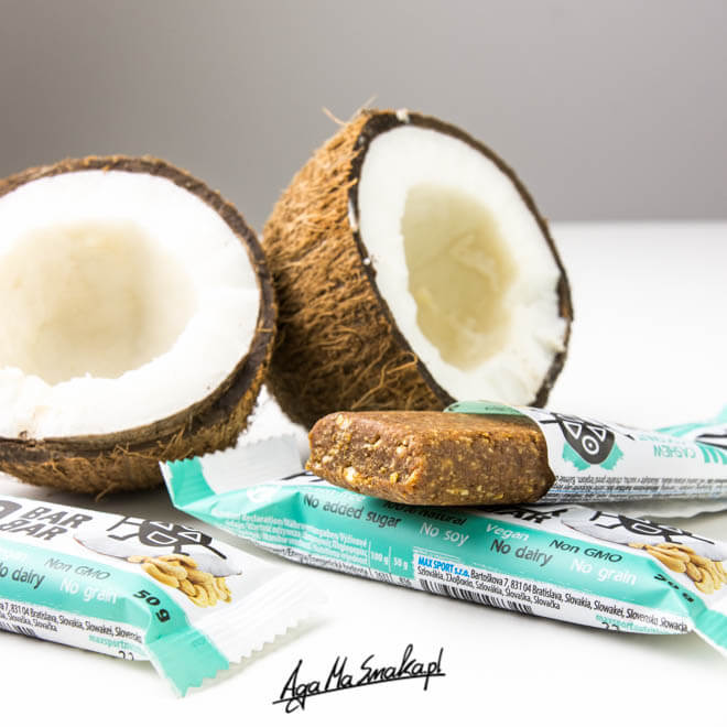 raw paleo vegan zdrowy baton kokosowy dla aktywnych zdrowa przekąska na wyjazd