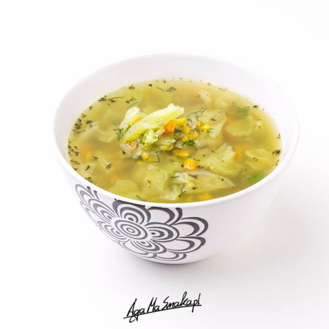 dietetyczna zupa warzywna z młodą kapustą